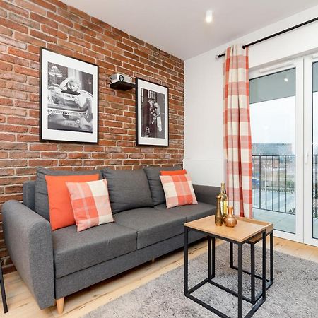Movie Jacuzzi Apartment At The Main Station By Noclegi Renters كراكوفيا المظهر الخارجي الصورة