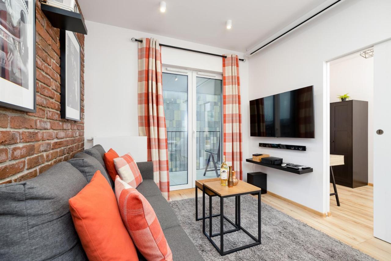 Movie Jacuzzi Apartment At The Main Station By Noclegi Renters كراكوفيا المظهر الخارجي الصورة